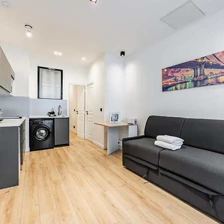 1 Bedroom # Buttes Chaumont # 19 Parigi