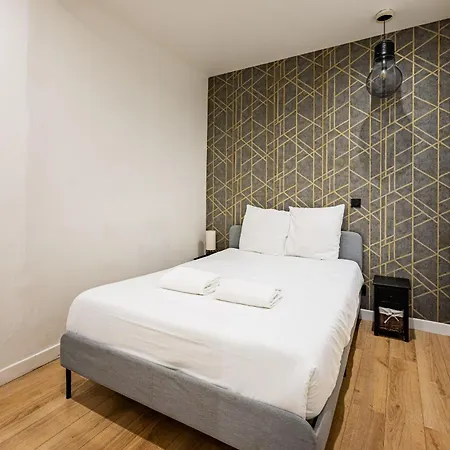 1 Bedroom # Buttes Chaumont # 19 Appartamento