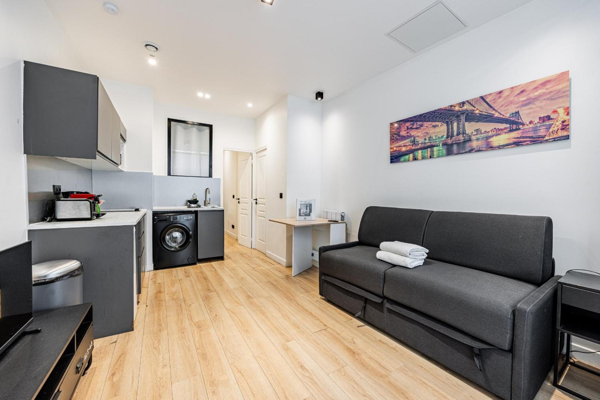 1 Bedroom # Buttes Chaumont # 19 Parigi
