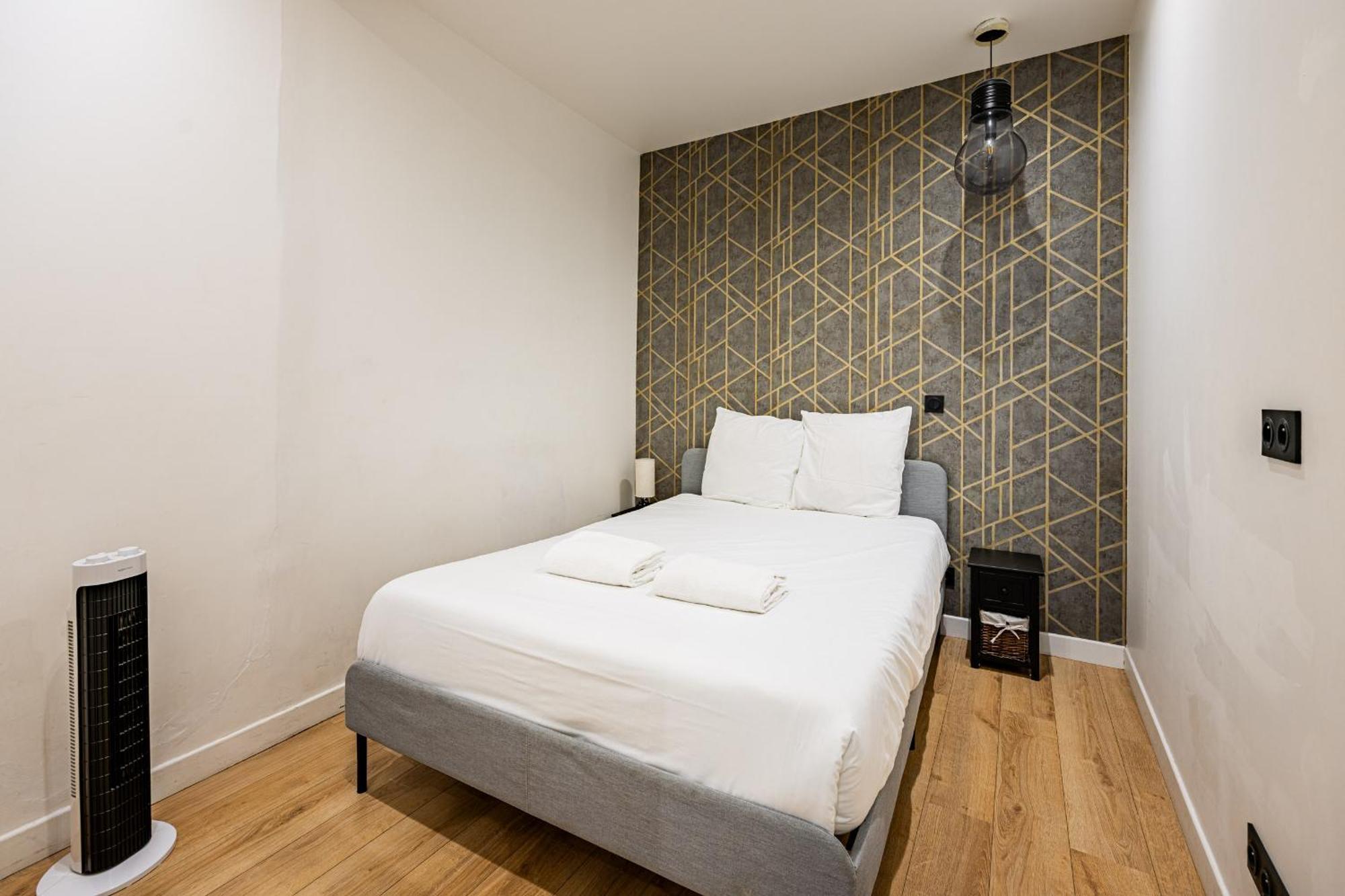 1 Bedroom # Buttes Chaumont # 19 Appartamento