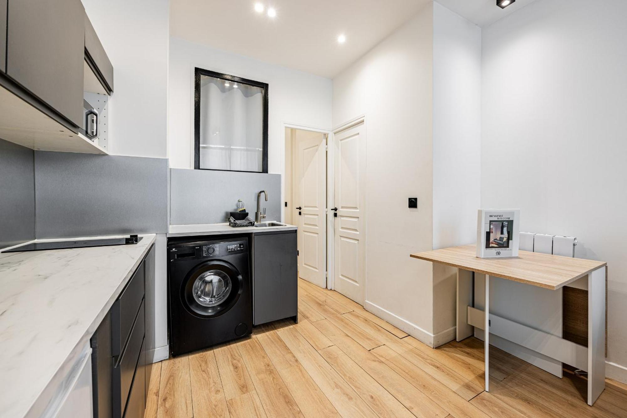 1 Bedroom # Buttes Chaumont # 19 Appartamento *