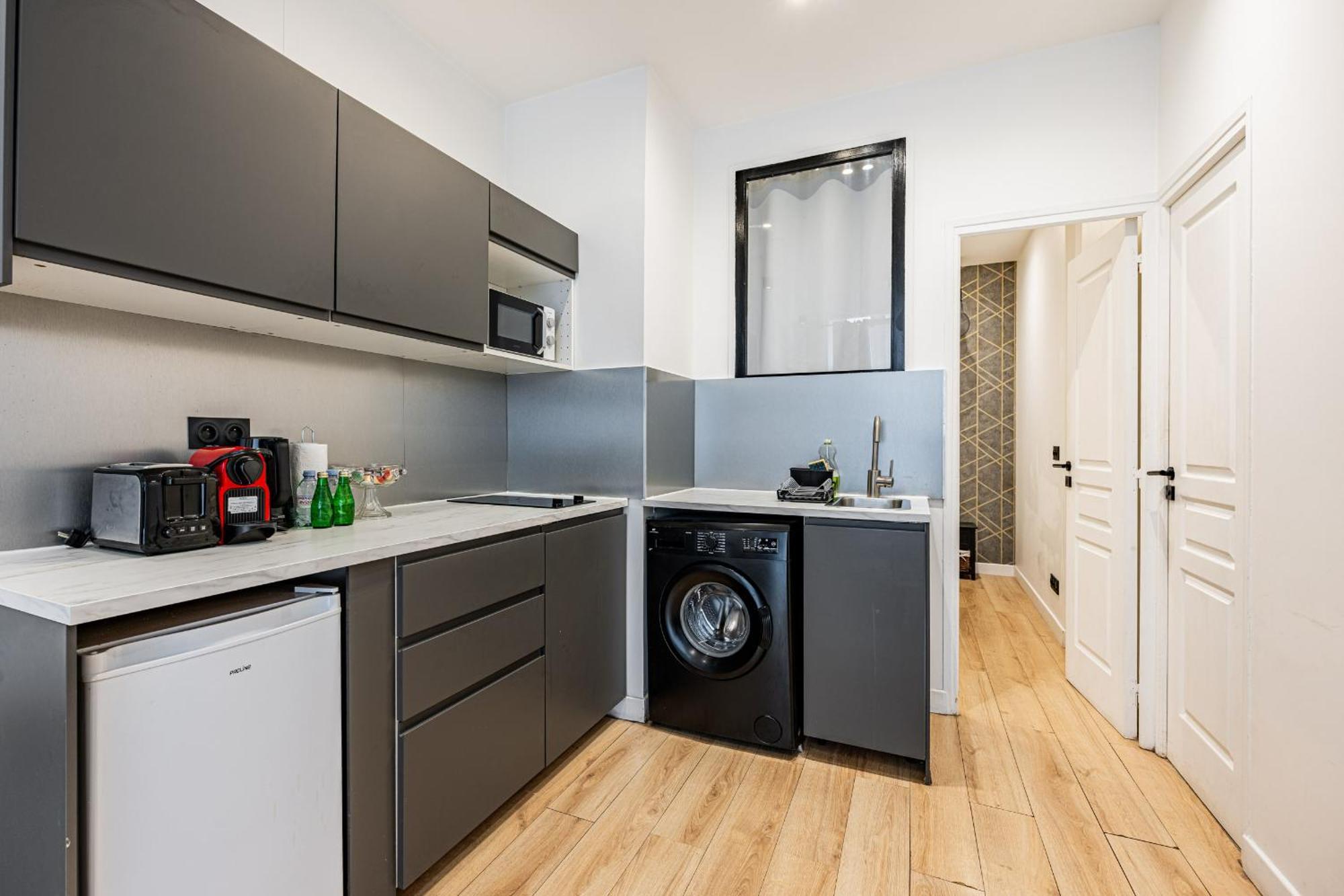 1 Bedroom # Buttes Chaumont # 19 *