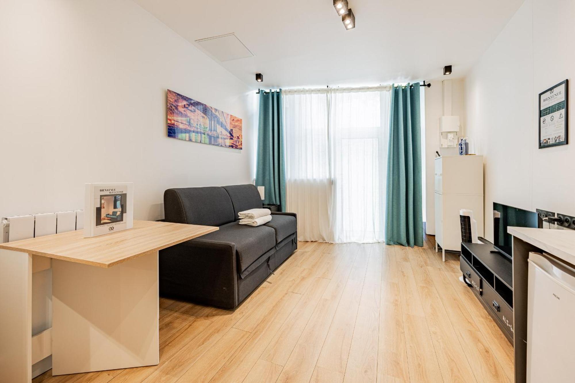 Appartamento 1 Bedroom # Buttes Chaumont # 19 *